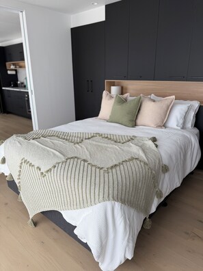 2 bedrooms, iron/ironing board, WiFi, bed sheets