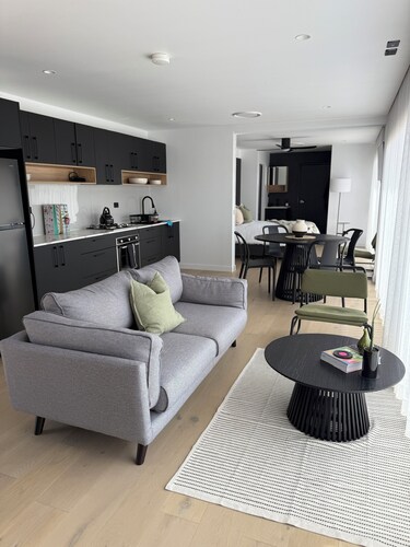 @Greymare - Stylish Secluded Hilltop Escape