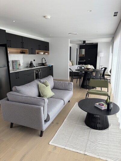 @Greymare - Stylish Secluded Hilltop Escape