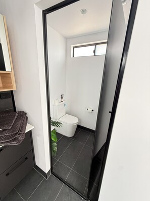 Bathroom - @Greymare - Stylish Secluded Hilltop Escape (Greymare)