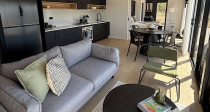 @Greymare - Stylish Secluded Hilltop Escape