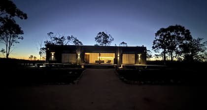 @Greymare - Stylish Secluded Hilltop Escape