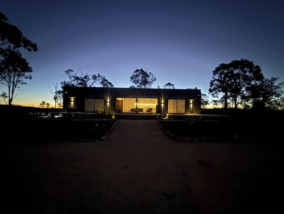 @Greymare - Stylish Secluded Hilltop Escape