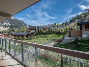 Property grounds - Cozy Apt Courchevel Village, Center & Ski Access, Sleeps 4, Balcony, Parking, Spa (Courchevel 1550)