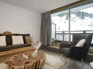 Living area - Cozy Renovated Ski-In/Ski-Out Apartment, South-Facing Balcony, Sleeps 6 - Courchevel 1650 (Courchevel 1650)