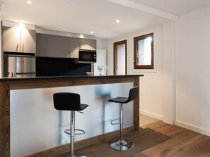 Fridge, microwave, stovetop, dishwasher - Luxury 3BR Apartment - Centre of Courchevel 1850 - Sleeps 8 (Courchevel)
