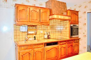 Private kitchen - Garden House 3bedrooms, parkingFREE, wifi, 15minLR (Nieul-sur-Mer)