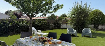 Garden House 3bedrooms, parkingFREE, wifi, 15minLR