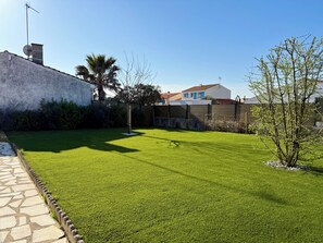 Property grounds - Garden House 3bedrooms, parkingFREE, wifi, 15minLR (Nieul-sur-Mer)