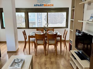 Dining - Central apartment in Salou, sea view, for 5 people, family-friendly, free WIFI, elevator (Salou)
