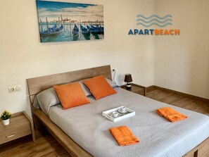 3 bedrooms, free WiFi, bed sheets - Central apartment in Salou, sea view, for 5 people, family-friendly, free WIFI, elevator (Salou)