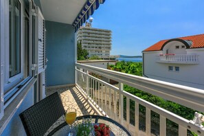 Property grounds - Well-kept studio apartment with balcony and sea view (Dramalj)