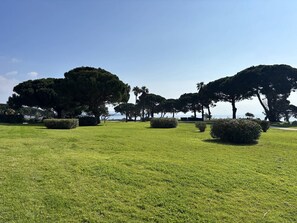 Property grounds - Apartment with pets - 4 guests, partial sea view (La Londe-les-Maures)