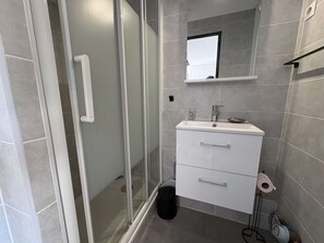 Bathroom - Studio loft sea view - 4 guests (Fleury-Saint-Pierre-la-Mer)