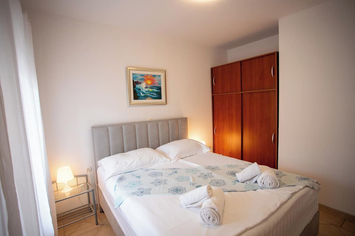 Standardlejlighed - flere soveværelser (Comfort Apartment 6 Vrsar) | 1 soveværelse, gratis Wi-Fi, sengetøj