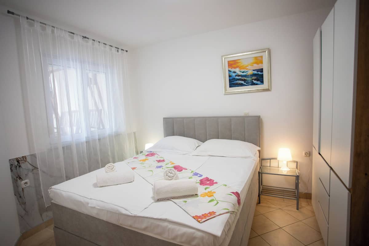 Standardlejlighed - flere soveværelser (Comfort Apartment 8 Vrsar) | 1 soveværelse, gratis Wi-Fi, sengetøj
