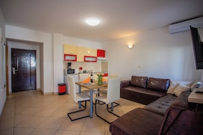 Standard Apartment, 1 Bedroom, Balcony (Comfort Apartment 6 Vrsar) | Ruang tamu