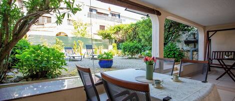 Standard Apartment, 1 Bedroom, Air conditioning (Comfort Apartment 8 Vrsar) | Outdoor dining