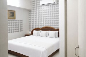 Peralatan tempat tidur hipoalergenik, meja, kalis bunyi, Wi-fi percuma 