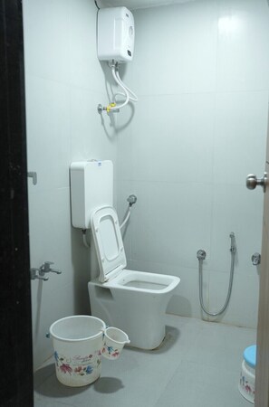 Regadera, regadera tipo lluvia, amenidades de baño gratuitas, toallas