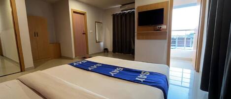 Deluxe Double Room | Desk, laptop workspace, iron/ironing board, free WiFi