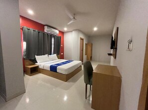 Room - Surbhi Grant  (Khatoo)