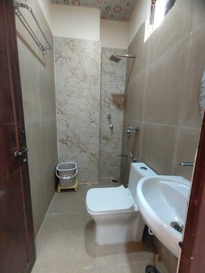 Family Room | Bilik Mandi