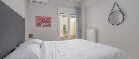 2 bedrooms, desk, iron/ironing board, free WiFi