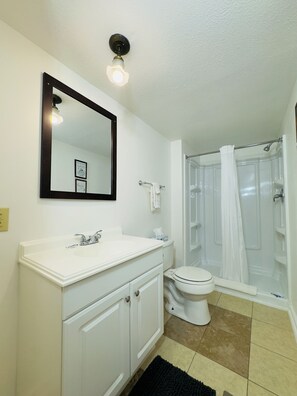 Bathroom - Cabin 7 2-bedroom house along the Gasconade River on a lovely Campground Resort (Richland)