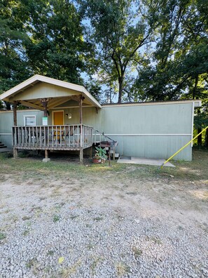 Exterior - Cabin 7 2-bedroom house along the Gasconade River on a lovely Campground Resort (Richland)