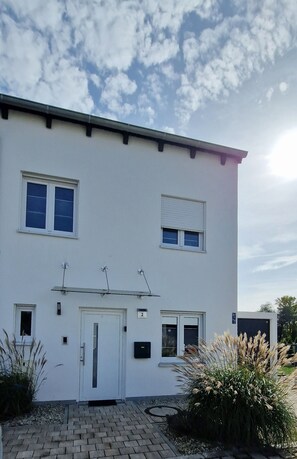 Exterior - Holiday Home 'Haus Viva La Vida' with Private Terrace, Private Garden and Wi-Fi (Pilsting)