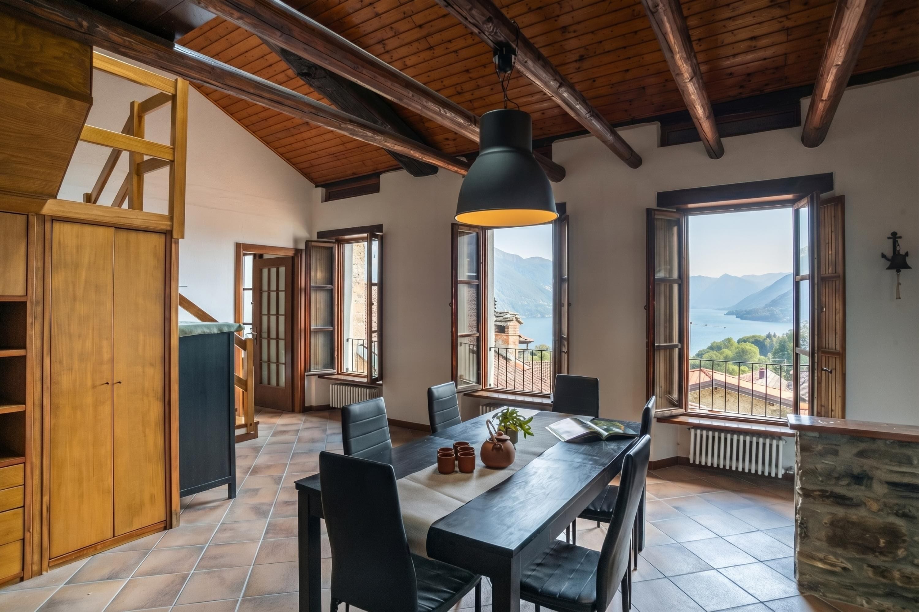 Familienapartment, Mehrere Schlafzimmer, 2 Bäder, Bergseite (Casa Tranquillità Lario) | Speisen