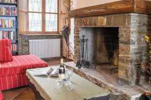 Family Apartment, Multiple Bedrooms, 2 Bathrooms, Mountainside (Casa Tranquillità Lario) | Living area - Casa Tranquillita Lario (Plesio)