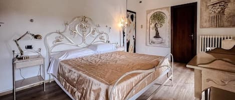 Cortinas blackout, tabla de planchar con plancha y wifi gratis