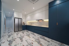 Double Room | Private kitchen - Smart Home city by Convinia (ho chi minh)