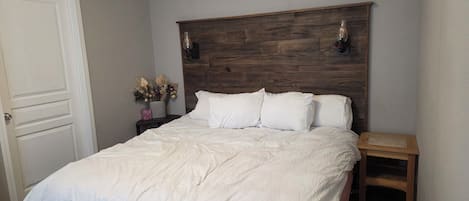 3 bedrooms, iron/ironing board, WiFi, bed sheets