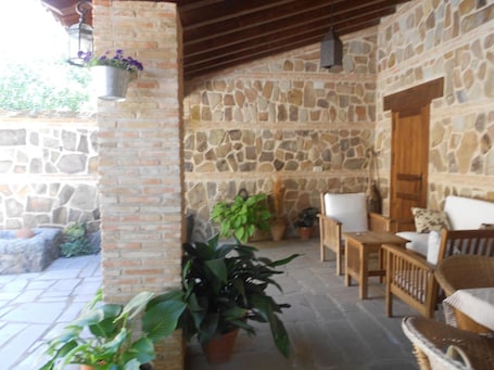 Terrace/patio. Casa Rural Las Navillas: vistas a la montaña, Wi-Fi y aire acondicionado