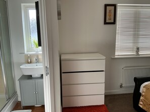 Bathroom - House Sleeps 8 With Wifi (Dartford)