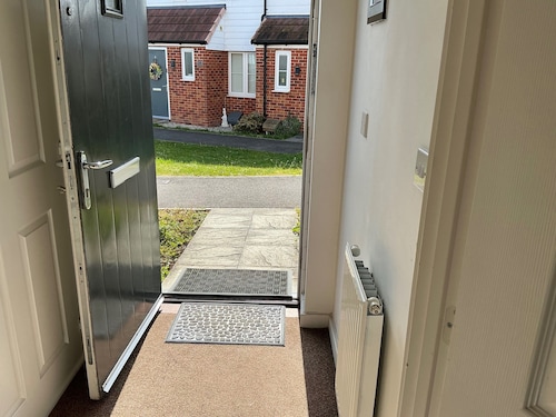 House Sleeps 8 With Wifi