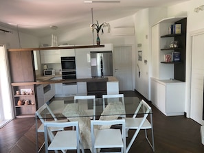 Dining - 'I Tre Mari' in Strandnähe by Interhome (Olbia)