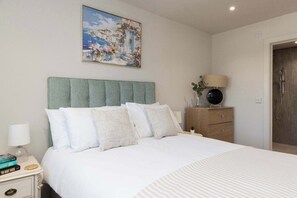 3 bedrooms, iron/ironing board, WiFi, bed sheets - Stylish Coastal 3BD Bungalow with Garden (West Wittering)