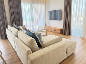Living area - Beachfront Apartment (Orikum)