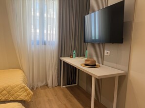 Room - Beachfront Apartment (Orikum)
