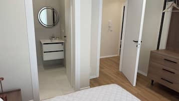2 bedrooms, iron/ironing board, WiFi (free), bed sheets