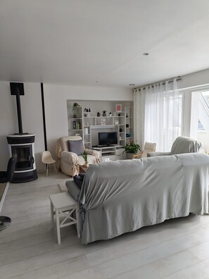 Interior - Apartment “Macleo” with Balcony and Wi-Fi (Plougasnou)