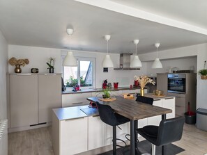 Private kitchen - Apartment “Macleo” with Balcony and Wi-Fi (Plougasnou)