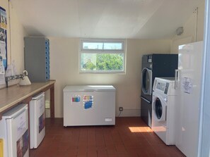 Interior - Enjoy glamping in Penberth! Beautiful sea views, peace & calm. Sleeps up to four (Penzance)