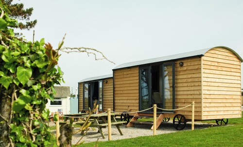 Enjoy glamping in Penberth! Beautiful sea views, peace & calm. Sleeps up to four