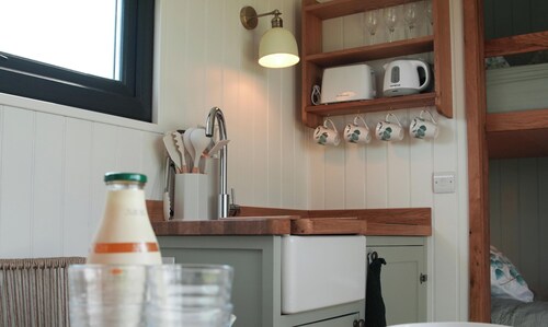 Enjoy glamping in Penberth! Beautiful sea views, peace & calm. Sleeps up to four