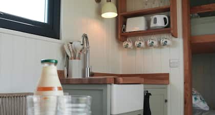 Enjoy glamping in Penberth! Beautiful sea views, peace & calm. Sleeps up to four